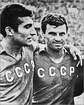 Георгий Сичинава (слева) и Слава Метревели